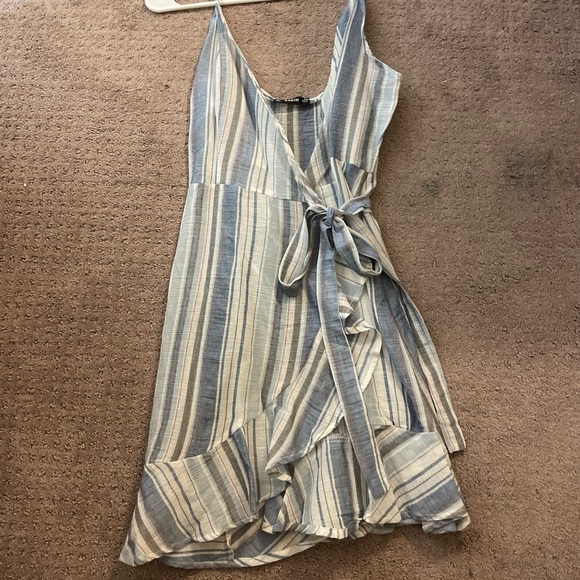 NEVER WORN - Picture 1 of 3